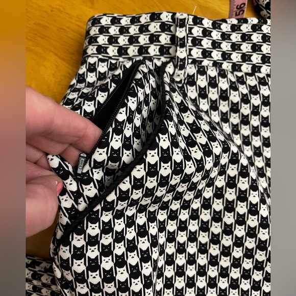 Betabrand pants, 5 pockets, women’s XL, Catstooth print, black & white. NWOT. - Picture 10 of 13